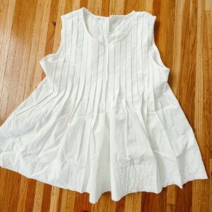 Elegant White Sleeveless Women's Top